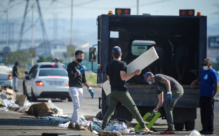  Government and business get cracking on post-looting recovery plan